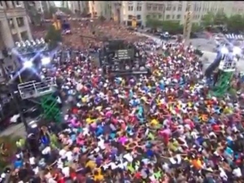 Black Eyed Peas - I Gotta Feeling Flash Mob Concert Chicago