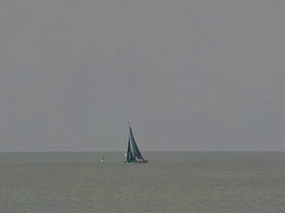 SNSM 2010 :  La véranda tire des bord à l'entrée du chenal