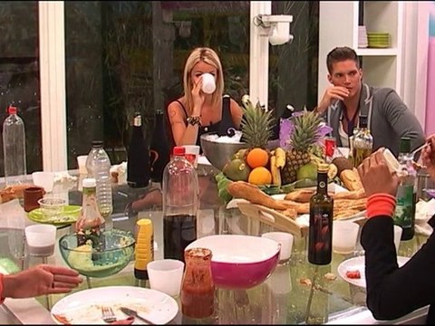 Marie remise en place par Caroline