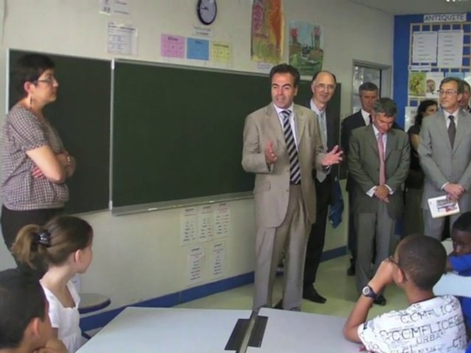 Luc Chatel lance l'opération "Un livre pour l'été"