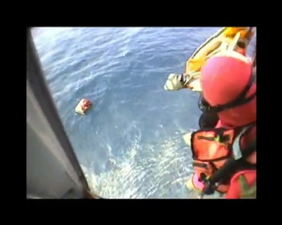 Sauvetage par l'hélicoptère Dauphin de la marine nationale