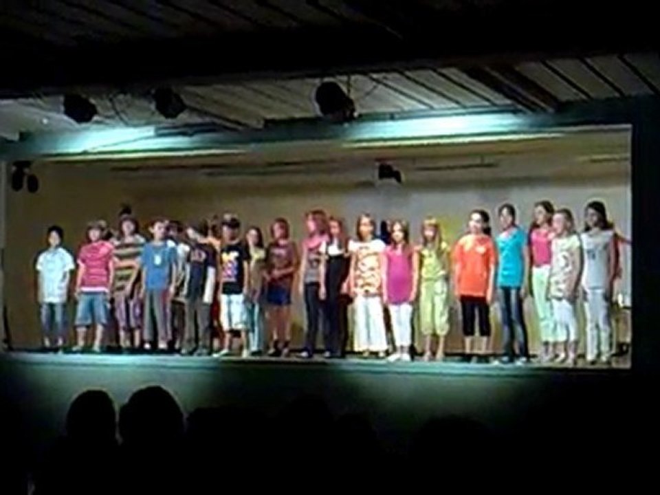 Spectacle fin d'année 2010 Manon CM2