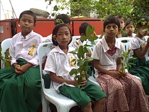 Aung San Suu Kyi passe son 65e anniversaire privée de liberté