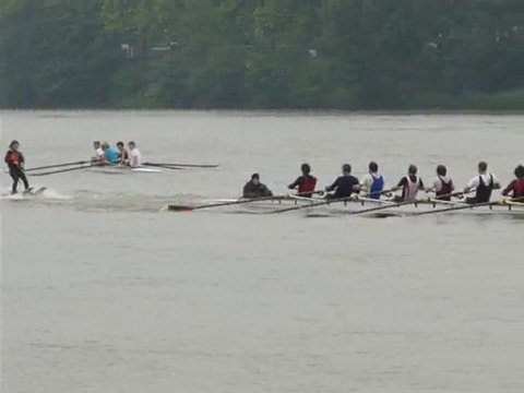 ski nautique tiré par un 8 aviron