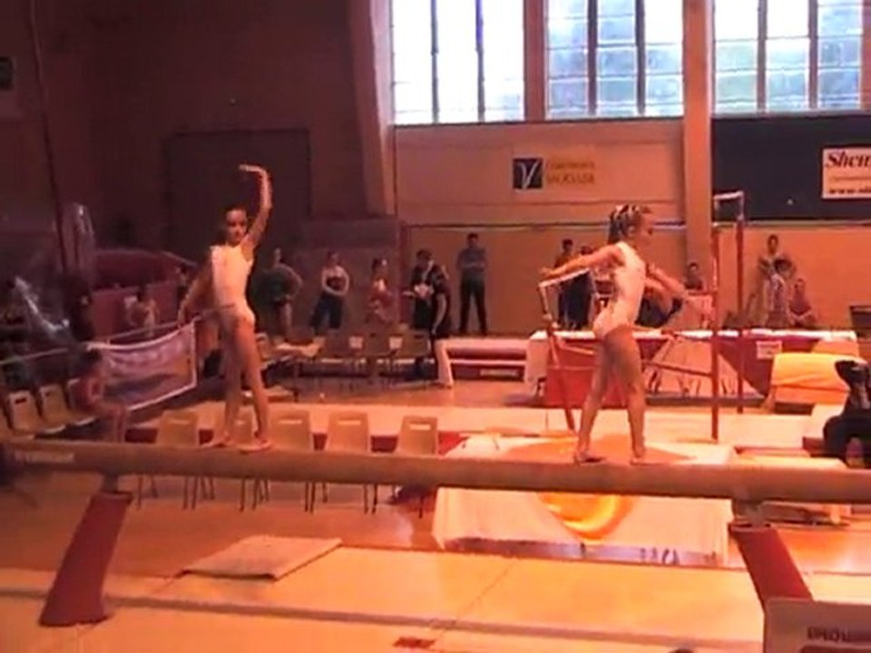 LAURYN BASSO fête de la gym Avignon duo à la poutre