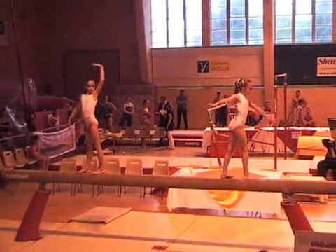 LAURYN BASSO fête de la gym Avignon duo à la poutre