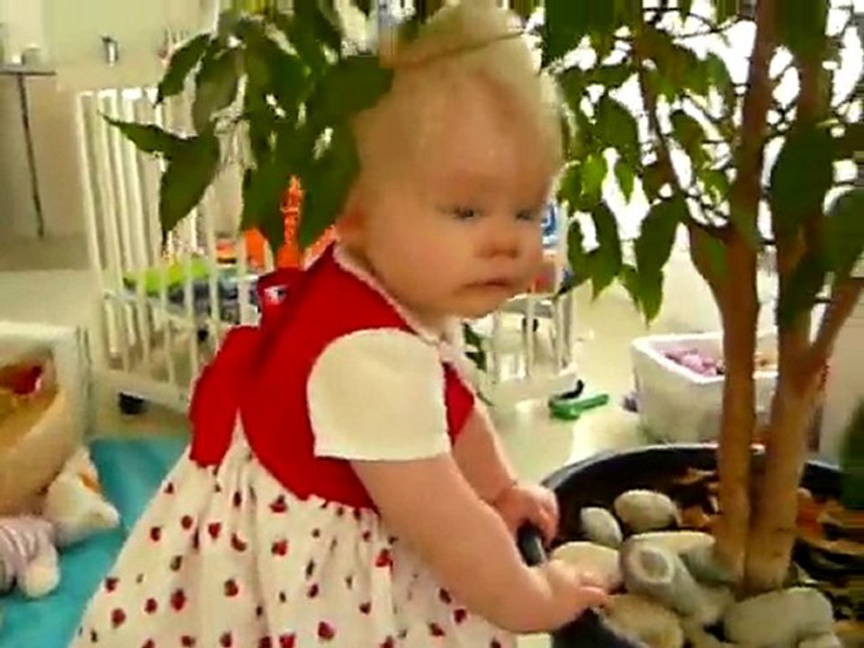 Eline 17 juin 2010 - 4 Elle se lève!