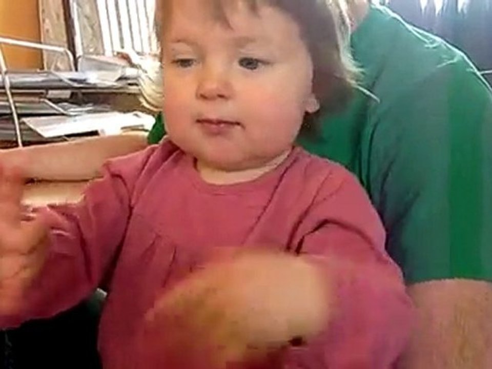 Cerise fait la grimace