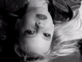 L'enfant avec un Gun starring Sarah D