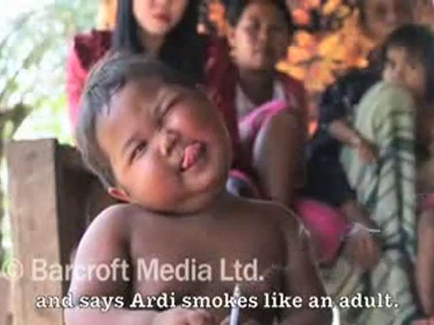 Un Bebe De 2 Ans Fume 40 Cigarettes Par Jour Video Dailymotion