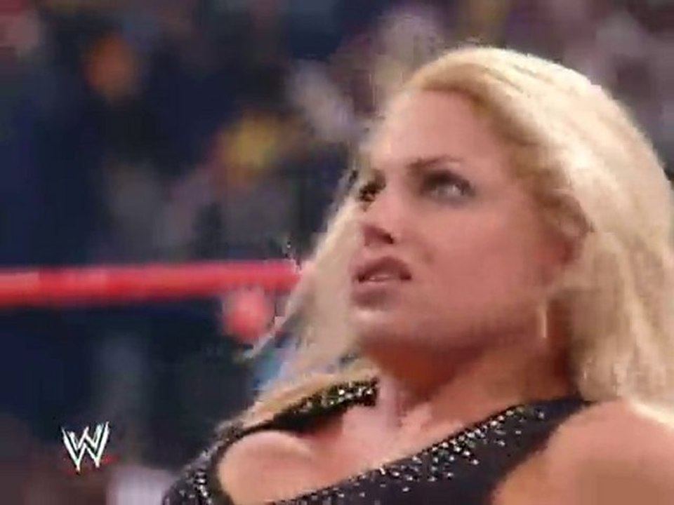 Trish vs Victoria (c) - Chicago Street Fight - Women's title