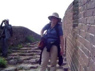 emilie et son parapluie pekinois