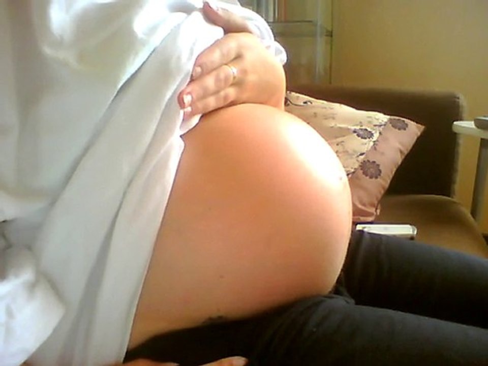 baby Nathan bouge et fait l'alien (2)