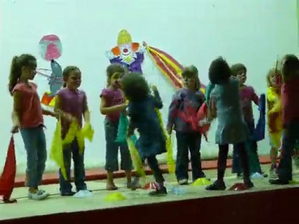 Juin 2010 - Spectacle CLAE : Danse des petits clows