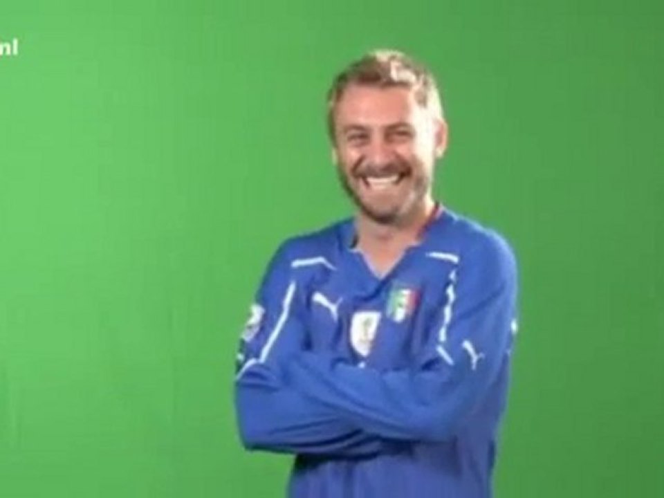 De Rossi ride in uno spot Mondiale