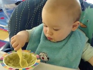 Yaouen mange seul : 20 juin 2010