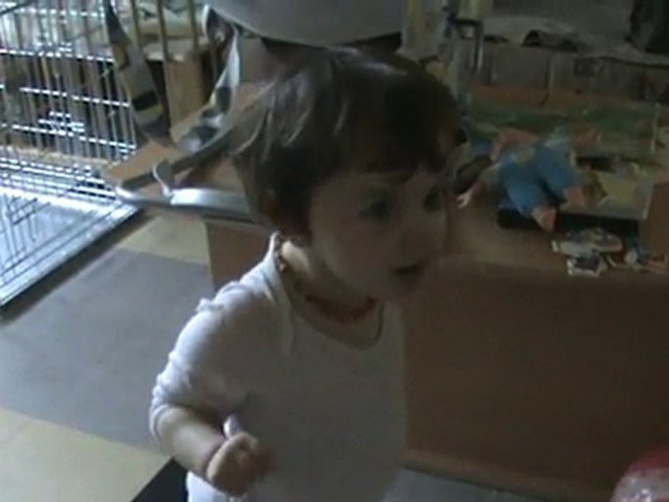 Mélina chante et danse