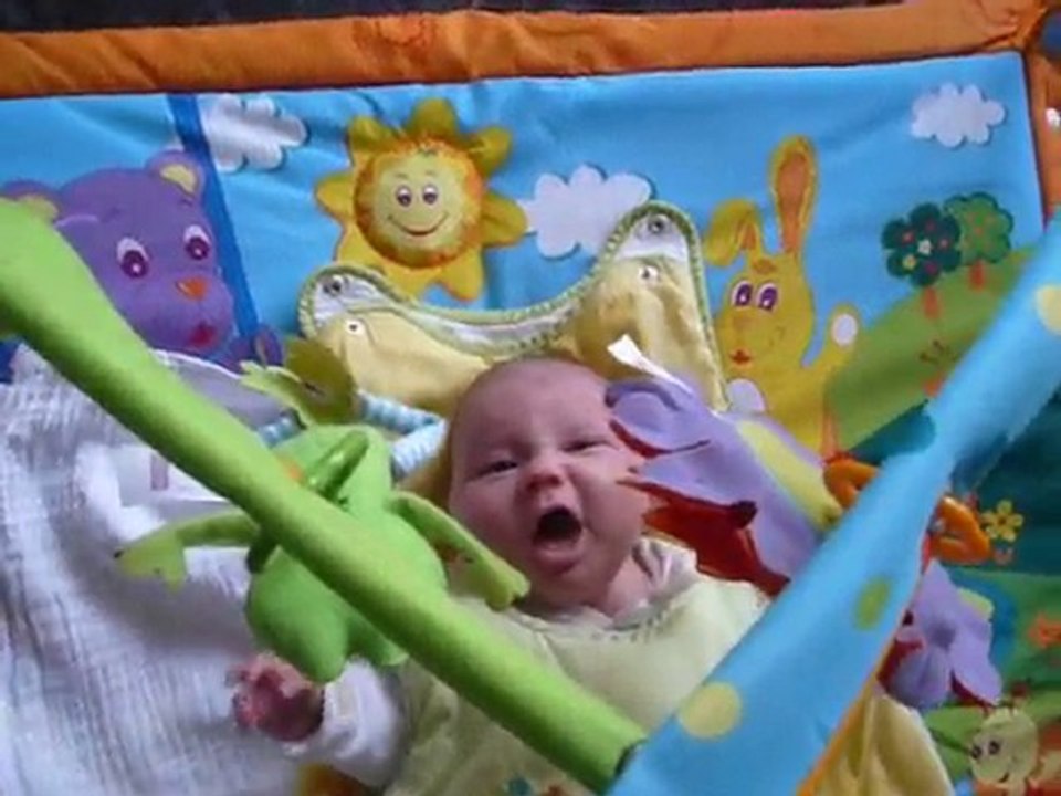 ZOE 2010_06_21 tapis d'éveil