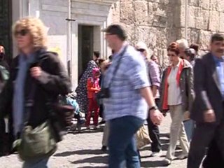 Damascus attracts tourists with its pluralistic history