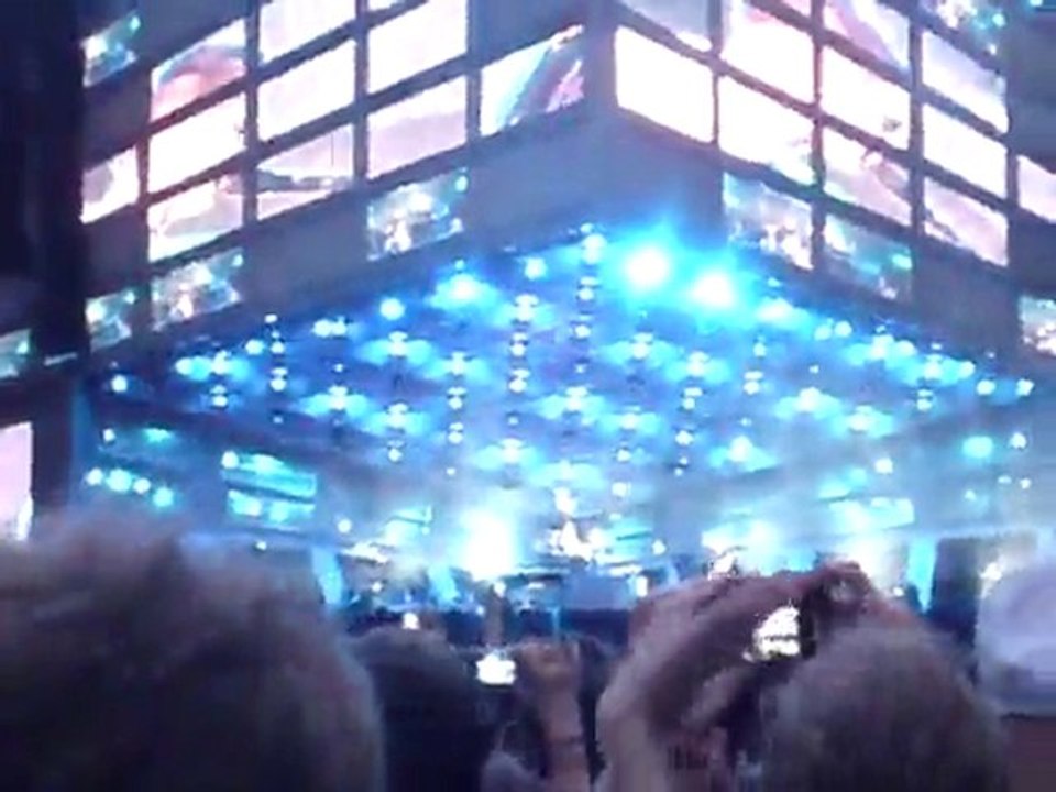 Muse - I Belong to You @Stade de France