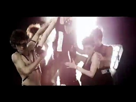 PAMELA- BENİM FARKIM ( 2010 YENİ KLİP)