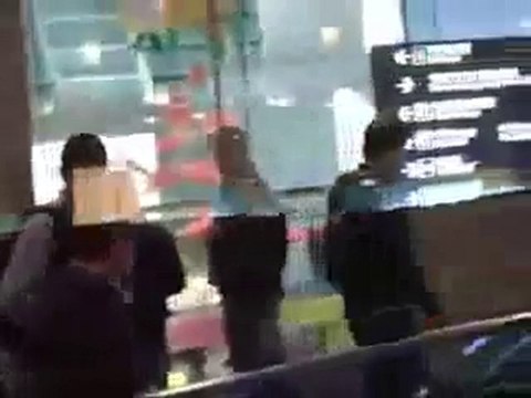 Wentworth Miller in Korea at the Airport (Mar 07) #2