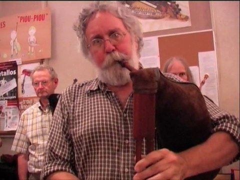 CORNEMUSES EN FETE A ST-SERNIN-DU-BOIS