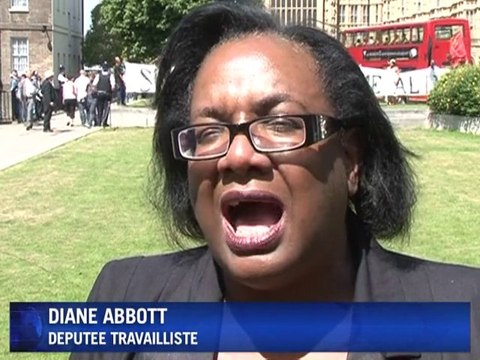 Le Royaume-Uni entre dans l'austérité pour éliminer un déficit record