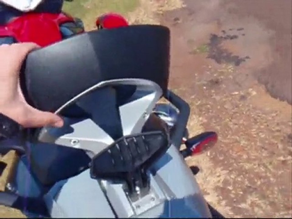 How to adjust the backrest on the CanAm Spyder