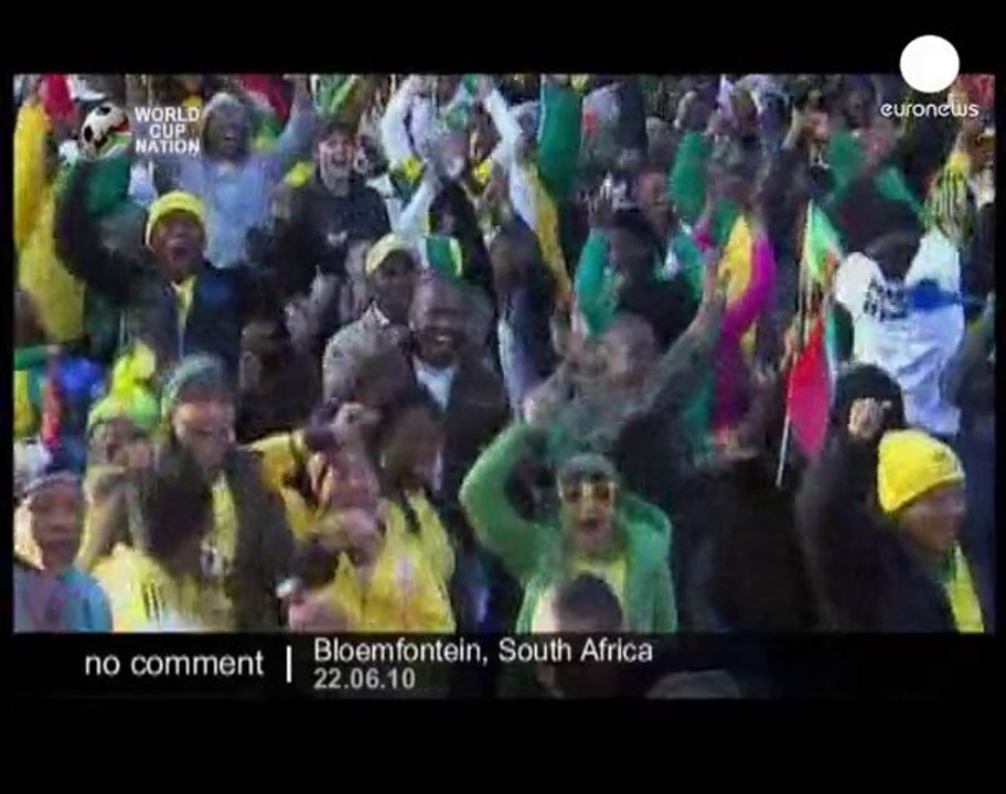 Football: supporters of France and South africa - no comment