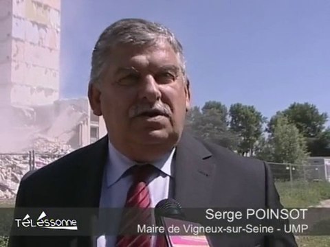 Démolition de la tour 23 de la Croix-Blanche à Vigneux