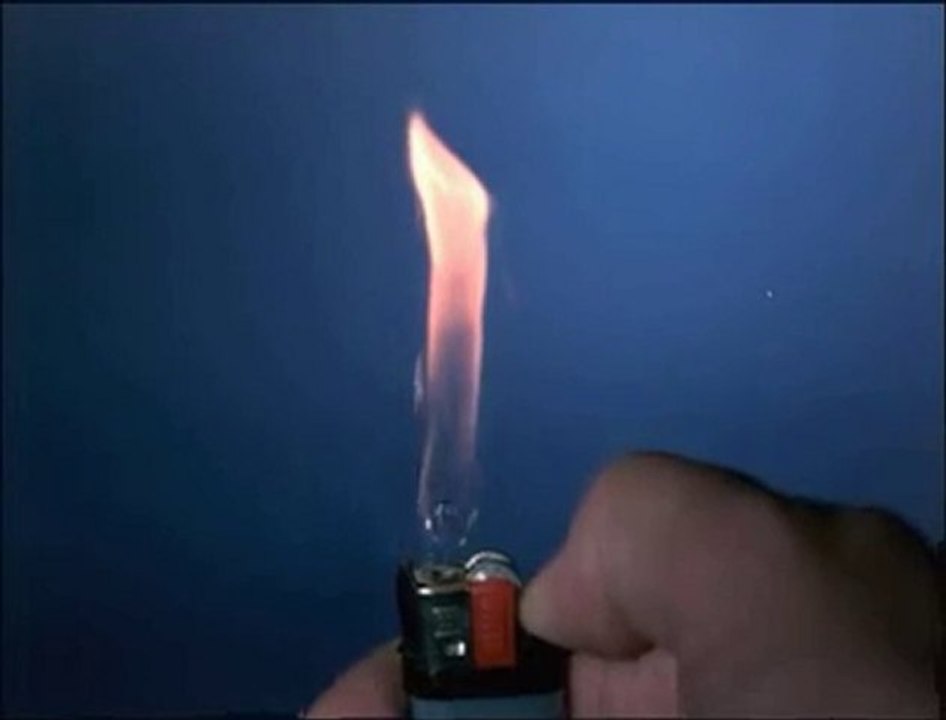 Ağır çekimde çakmağın yanması