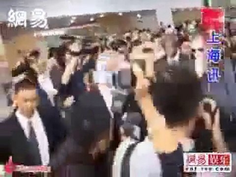 Wentworth Miller in China at the Airport (Oct 08) #1