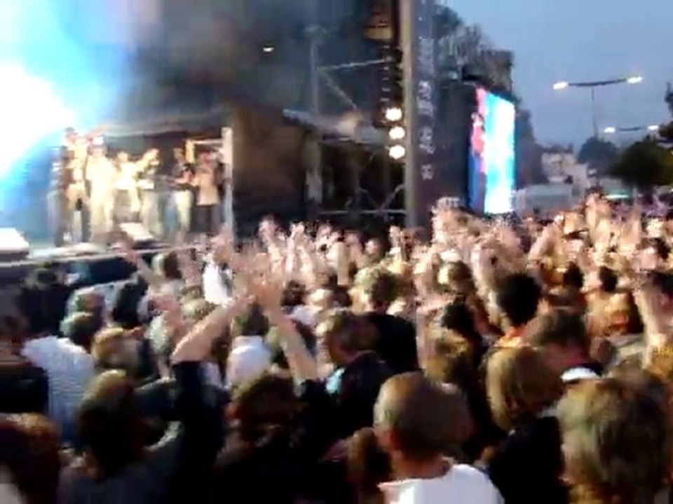 DJ Assad : les mains en l'air !