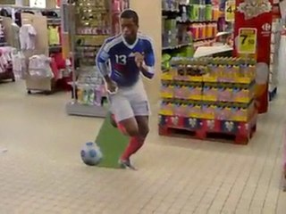 Un amateur tacle Patrice Evra !!! EXCLU !!!