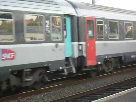 départ de la bb 26073 avec un train pèlerin à boulogne