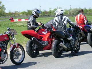 600 CBR - préparation et pilotage sur le circuit Carole