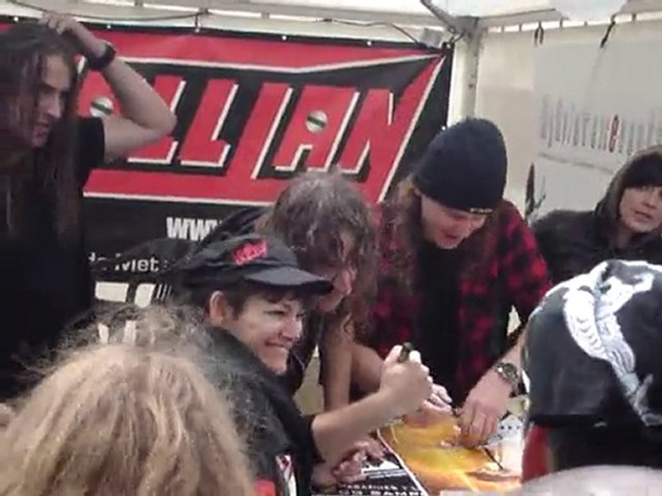 Hellfest 2010 - Airbourne en dédicace