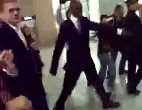 Wentworth Miller in China at the Airport (March 09) #2