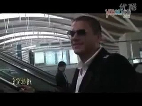 Wentworth Miller in China at the Airport (March 09) #1
