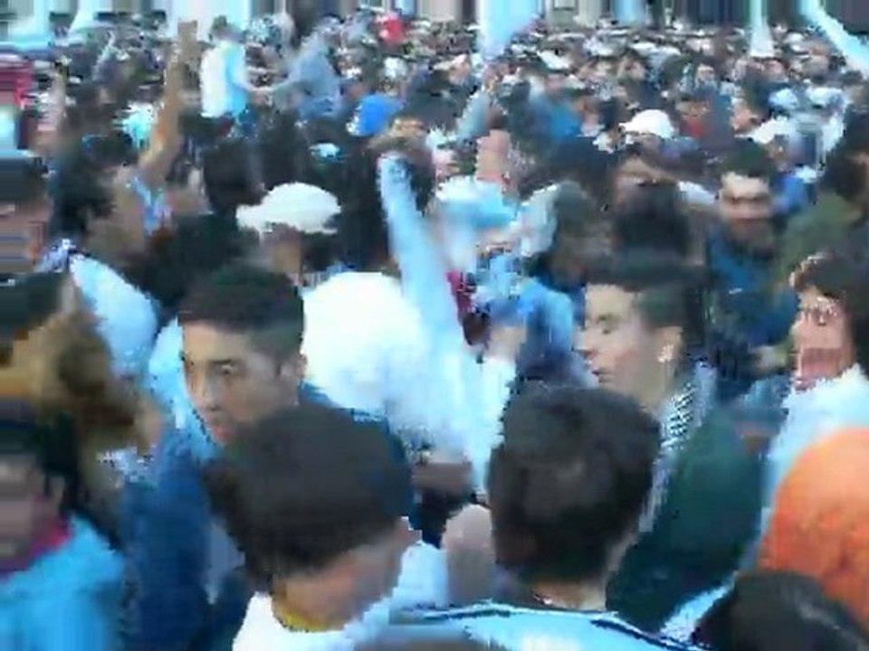 "El que no salta es un ingles!" - ("Zıplamayan İngiliz!")