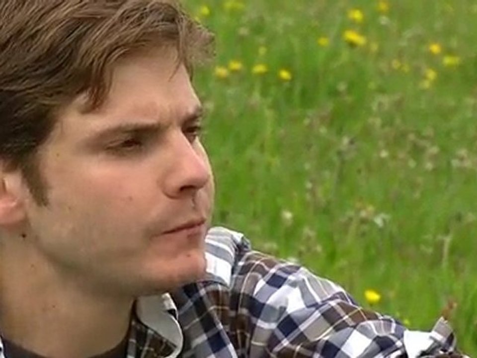 Daniel Bruehl wandert in Tirols Bergen - Daniel Bruehl is hi