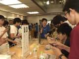 Les fans japonais s'arrachent le nouvel iPhone 4