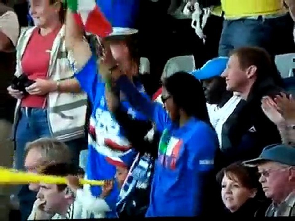 ITALIA-NUOVA ZELANDA VUVUZELA DI DE ROSSI