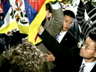 Китайские охранники чуть не побили парламентария