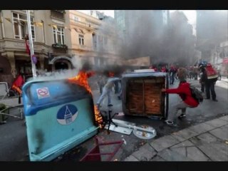 YENİ DEMOKRAT GENÇLİK İMF VE DUNYA BANKASINA KARŞİ DİRENİŞİ