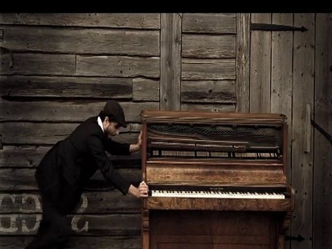 Yolanda Be Cool and Dcup - We No Speak Americano (Official)