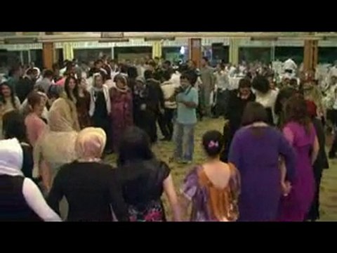 izol aşireti düğününde dolar yağmuru