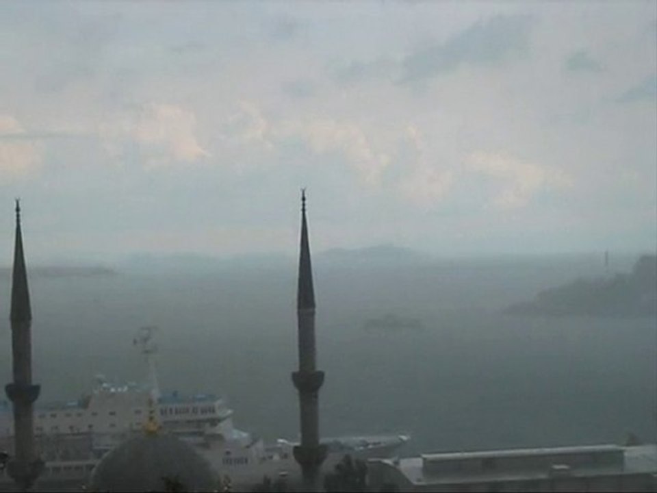 Yağmur yağdı şimşek çaktı-İstanbul