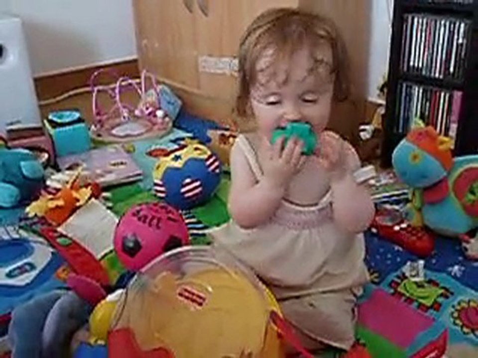 Pauline fait les marionnettes